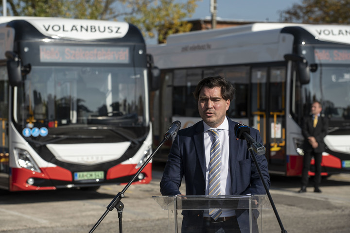 The Ikarus soars electrically
