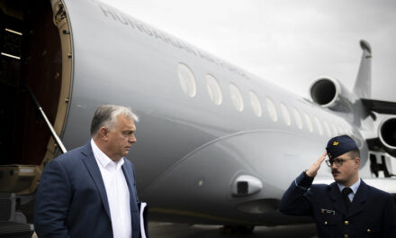 Megérkezett az EU-csúcsra Orbán Viktor