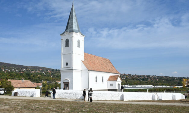 La Chiesa Unitaria degli Skanzen fu consacrata