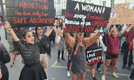 Uczyniliby aborcję fundamentalnym prawem konstytucyjnym we Francji