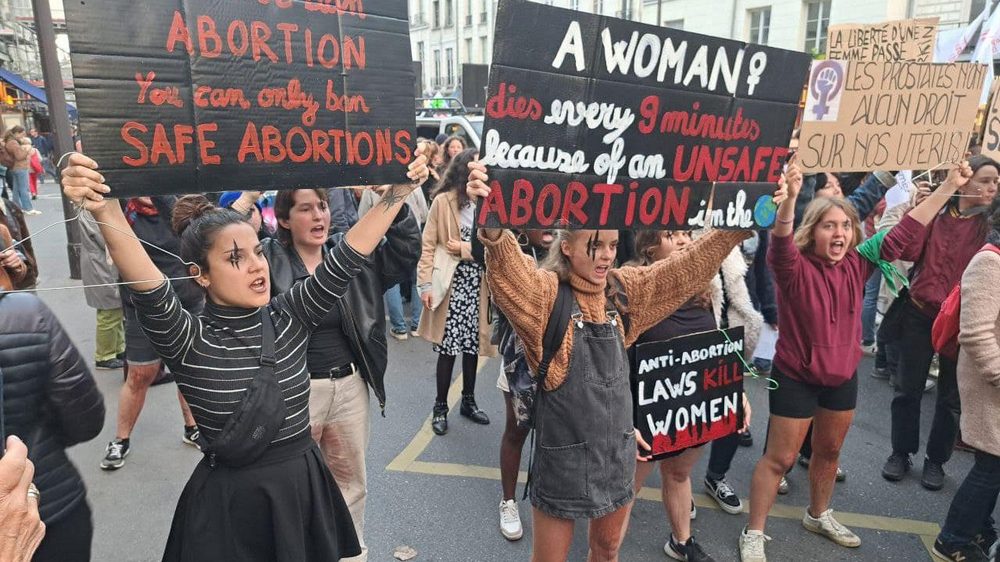 Sie würden die Abtreibung in Frankreich zu einem verfassungsmäßigen Grundrecht machen
