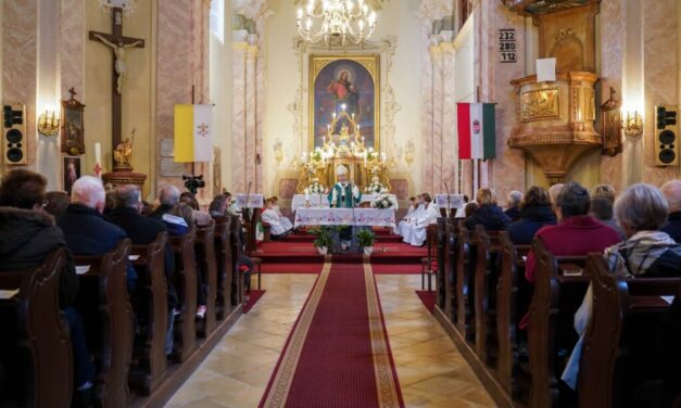 Ristrutturazione della chiesa a Nagykapornak