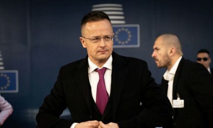 Szijjártó: L&#39;Ungheria può essere esentata dal tetto massimo del prezzo del petrolio