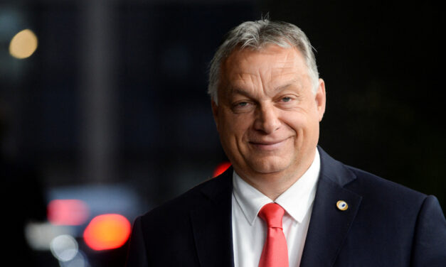 Viktor Orbán wysłał wiadomość do krytykujących jego szalik