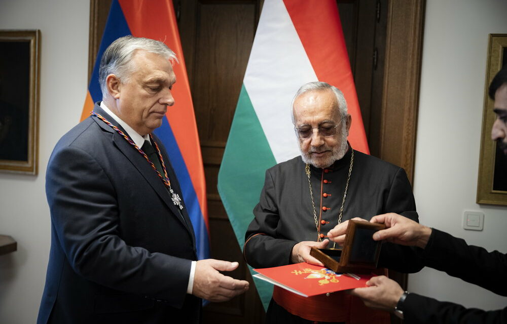 Az örmény katolikus egyház vezetője kitüntette Orbán Viktort