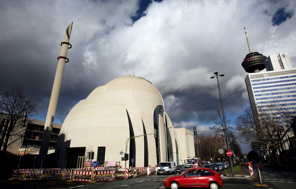 Irén Rab: In Europa werden katholische Kirchen geschlossen und abgerissen, Moscheen gebaut