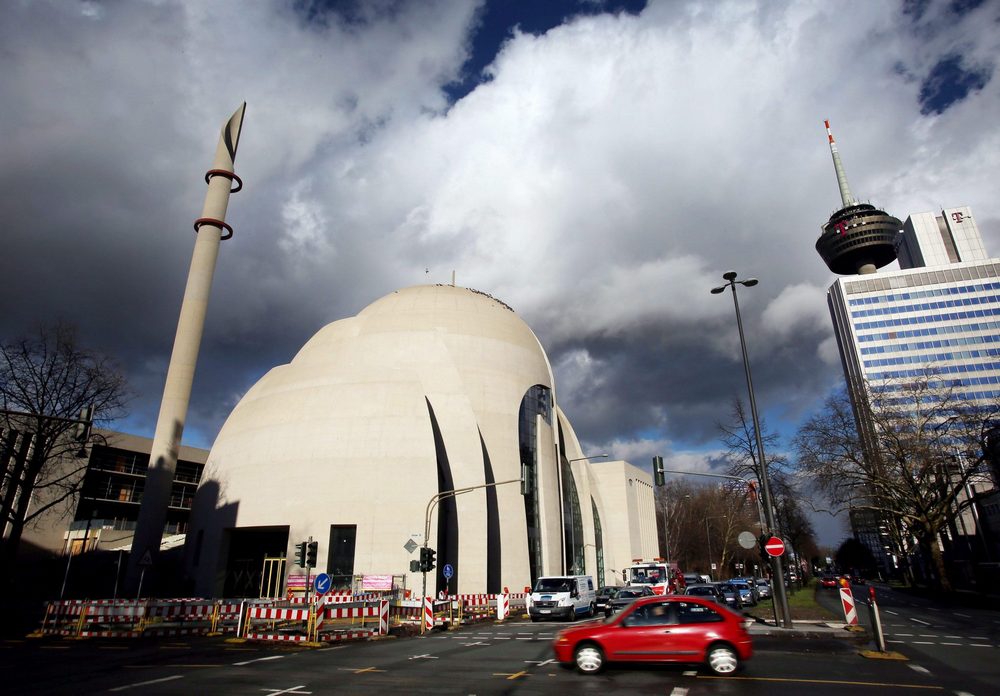 Köln Große Moschee Islamischer deutscher Migrant