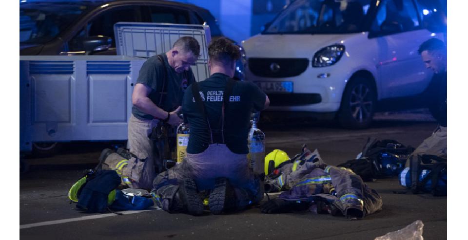 I vigili del fuoco e la polizia tedeschi chiedono telecamere per il corpo dopo la notte infernale