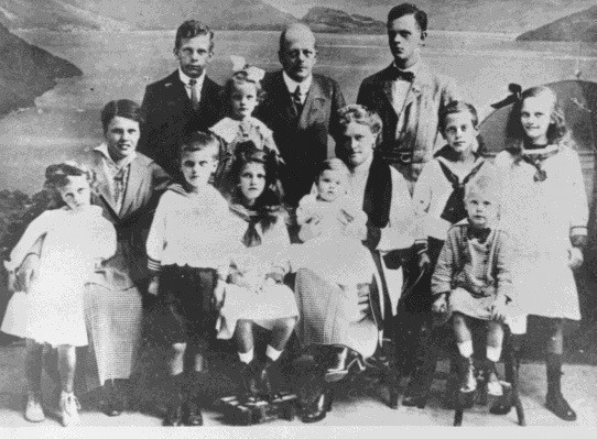 B.Strattmann család