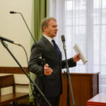 Bűnösnek mondta ki a bíróság a DK-s Varju Lászlót garázdaságban és a választás rendje elleni bűntettben