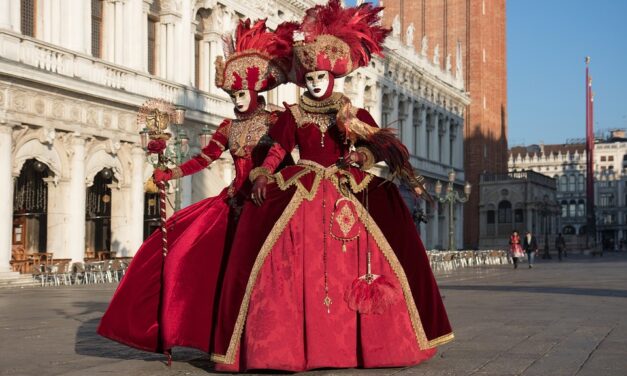 Il carnevale è qui, la palla è iniziata