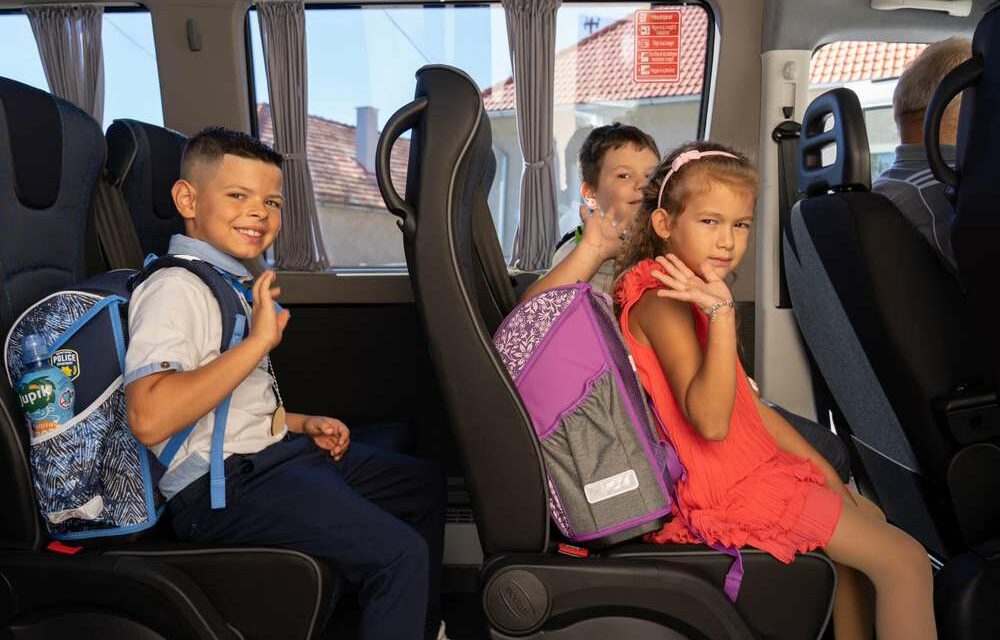 Negyvenkét iskolabusszal bővíti hálózatát a Rákóczi Szövetség Erdélyben és a Felvidéken