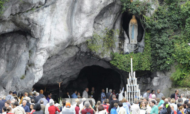 165 éve jelent meg a Szűzanya Lourdes-ban