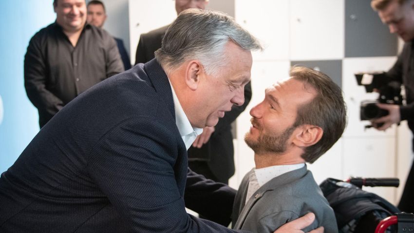 This is how Viktor Orbán greeted the Christian motivational trainer + video