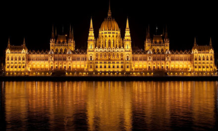 Il Parlamento ungherese è diventato la migliore attrazione turistica del mondo