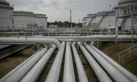 Szankciók? Ömlik az orosz olaj Európába