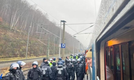 The supporter train was stopped because the Fradis are a threat to Germany