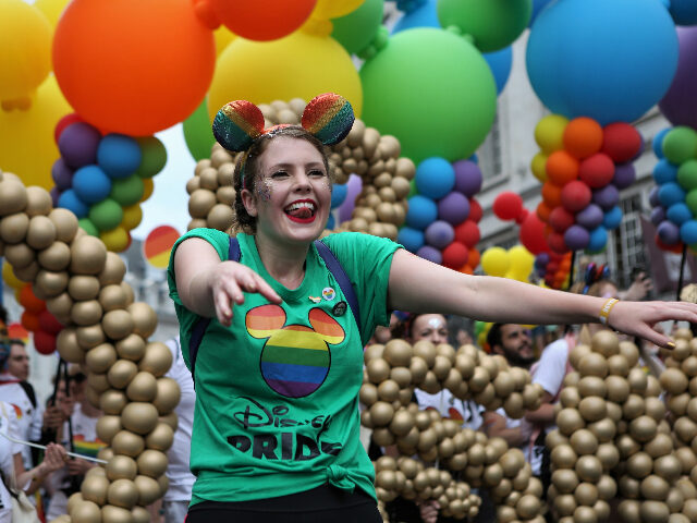 Progresszív örömünnep: gyermekek számára szervez LMBTQ-gálát a Disneyland