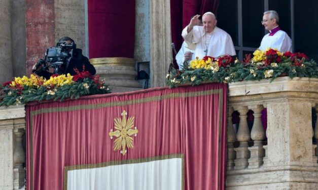 Jesus, the Living One, is always with us - Pope Francis&#39; Easter Urbi et Orbi message