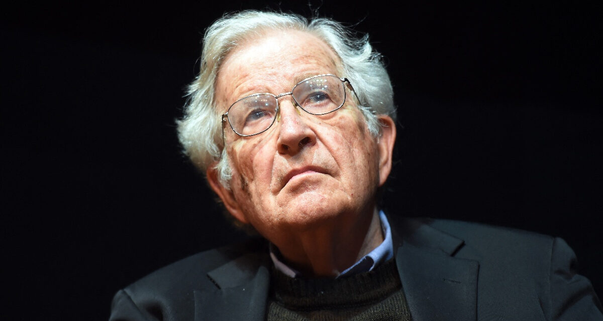 Noam Chomsky: Russia is fighting in a more humane way than the US in Iraq