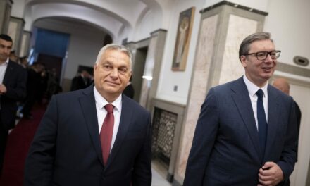Orbán Viktor hadgyakorlaton Szerbiában