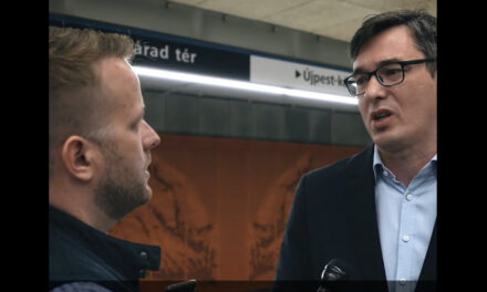 Herr Bohár-Kárácsony beim U-Bahn-Übergabevideo
