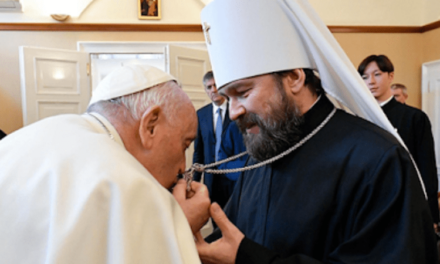 Lajos Békefy: Pope Francis&#39; &quot;secret&quot; hug of peace in Budapest