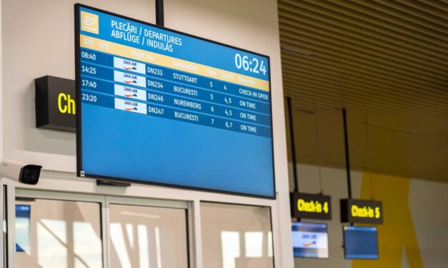 Na koniec trochę normalności: węgierskie szyldy pojawiły się także na nowym lotnisku w Braszowie