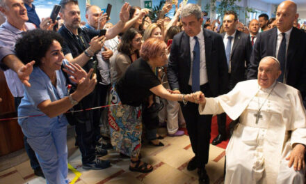 Die erste Reise von Papst Franziskus führte zu Unserer Lieben Frau, nachdem er aus der Klinik nach Hause zurückkehren konnte