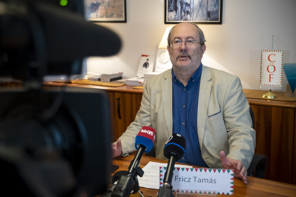 Tamás Fricz jest politologiem, kuratorem CÖF-CÖKA
