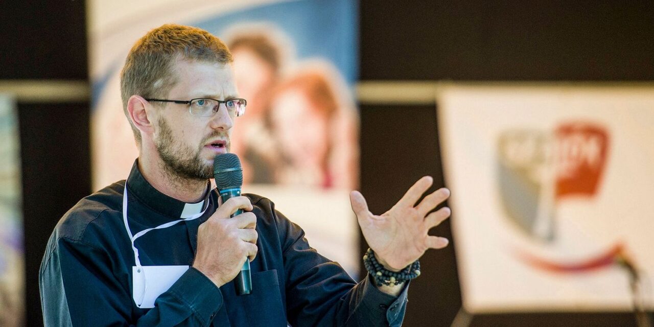 Laut Ex-Pater Hodász leert der Fidesz die Kirchen
