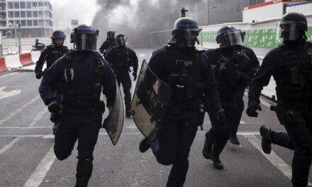 Terrorgefahr: An den Osterfeiertagen sind Polizeikräfte vor allen französischen Kirchen im Einsatz