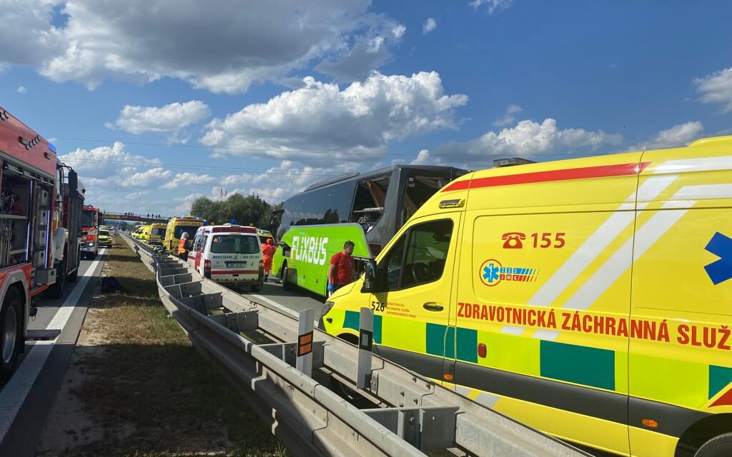 Autobus wyjeżdżający z Budapesztu miał śmiertelny wypadek w pobliżu Brna