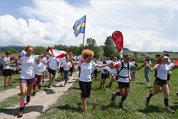 W Gyergyószárhegy dzieci z trudnym losem również dołączyły do ​​biegaczy Jesteśmy z jednej krwi