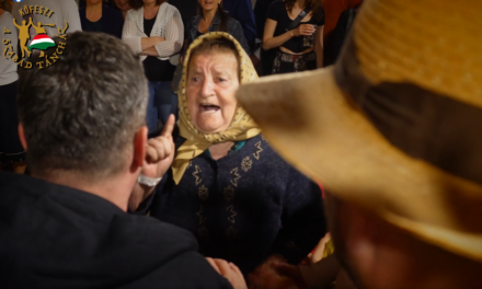 So sang Tante Anna Hideg, fast neunzig, beim Kőfest (Video)