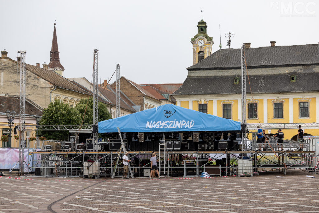 MCC Feszt-Esztergom-nagyszínpad építés