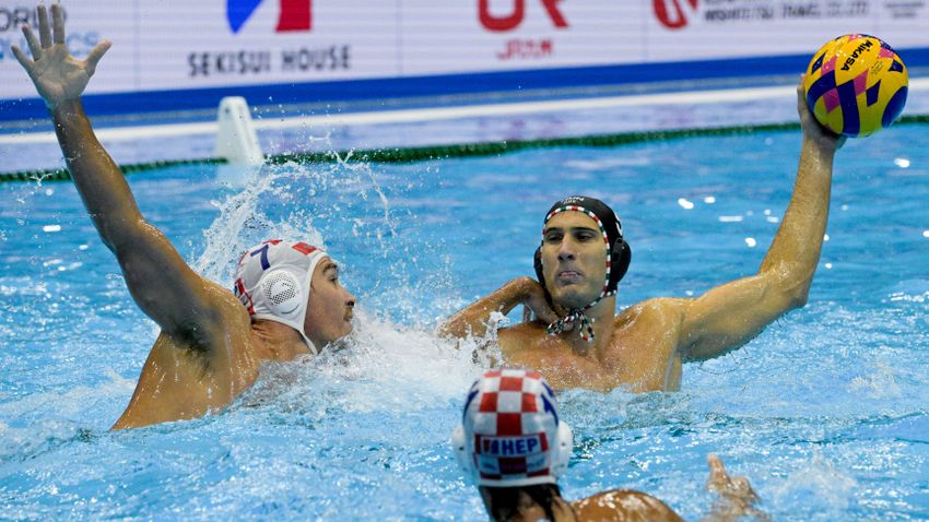 Das ungarische Wasserballteam errang einen Riesensieg gegen die Kroaten und zog als Gruppenführer in die Weltmeisterschaft ein (Video)