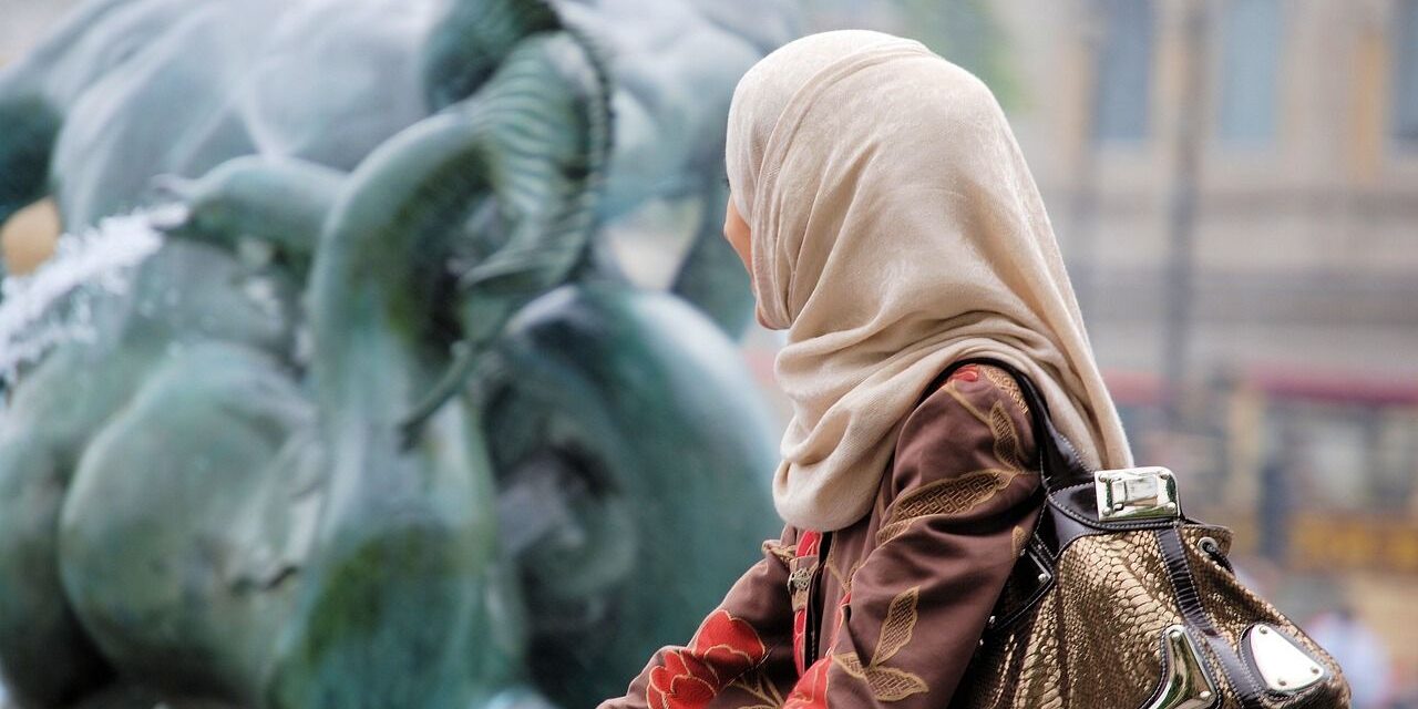 Das Verbot eines muslimischen Kleidungsstücks sorgte für Aufruhr