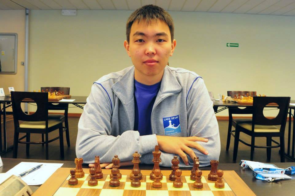 Un grande maestro di scacchi russo, campione del mondo, continua a competere con i colori ungheresi