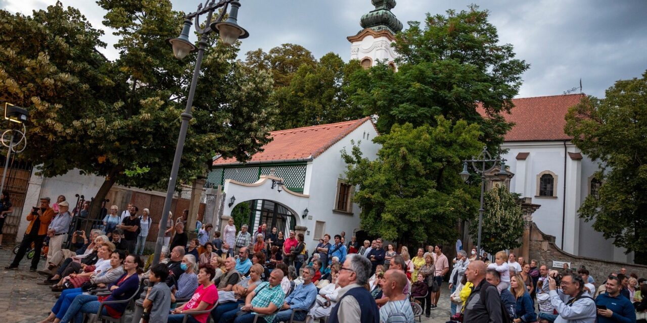 „Gemeinschaft“ ist die Botschaft des Open Churches Weekend in Szentendre in diesem Jahr