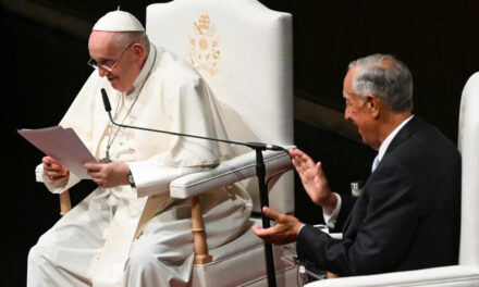 Papa Francesco: Sogno un&#39;Europa che risolva i conflitti e accenda le lampade della speranza