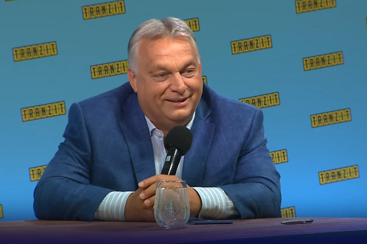 „Stoi jak kołek, stąd nawet nie widać końca” – powiedział Viktor Orbán o dwóch trzecich