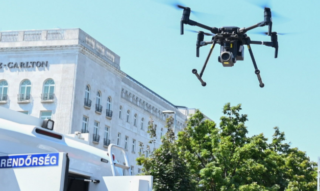 Nie wystarczy obserwować policję drogową, policja używa dronów do wypowiedzenia wojny śmigaczom
