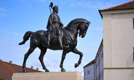 A Nagyvárád si trova nuovamente la statua di San László, il fondatore della città
