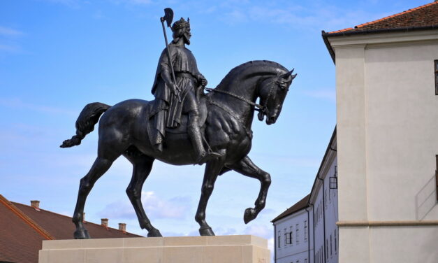 In Nagyvárád steht wieder die Statue des Heiligen László, des Stadtgründers