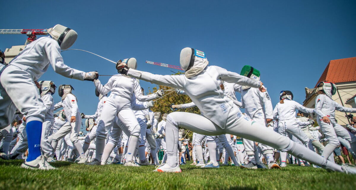 Flashmob: This time the fencers held a flash mob in the Castle