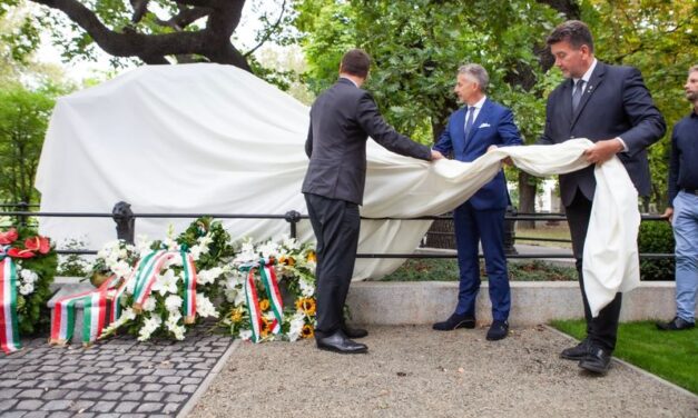 È stata inaugurata la tomba rinnovata della famiglia di János Arany