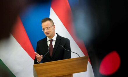 Péter Szijjártó: L&#39;Ungheria è un paese sovrano, che piaccia o no a Donald Tusk