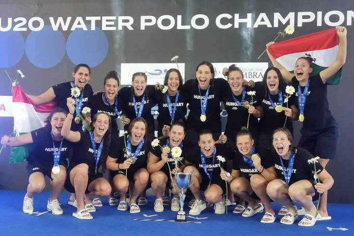 Die ungarische Damen-U20-Polomannschaft wurde Weltmeisterin