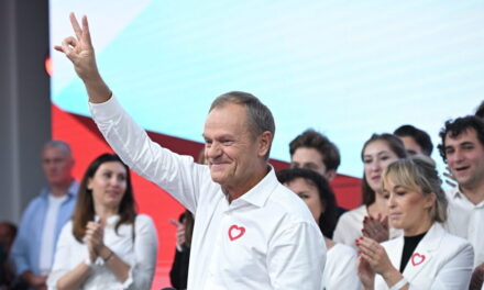 A lengyelek bebukták – Donald Tusk az új kormányfő